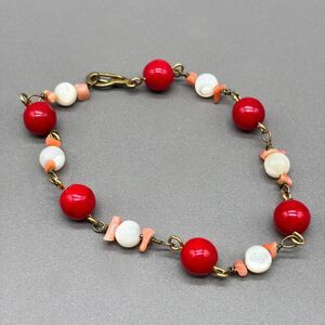 Vintage Beaded Bracelet Coral Chips White Agate Red Glass Brass Wire Mid Century